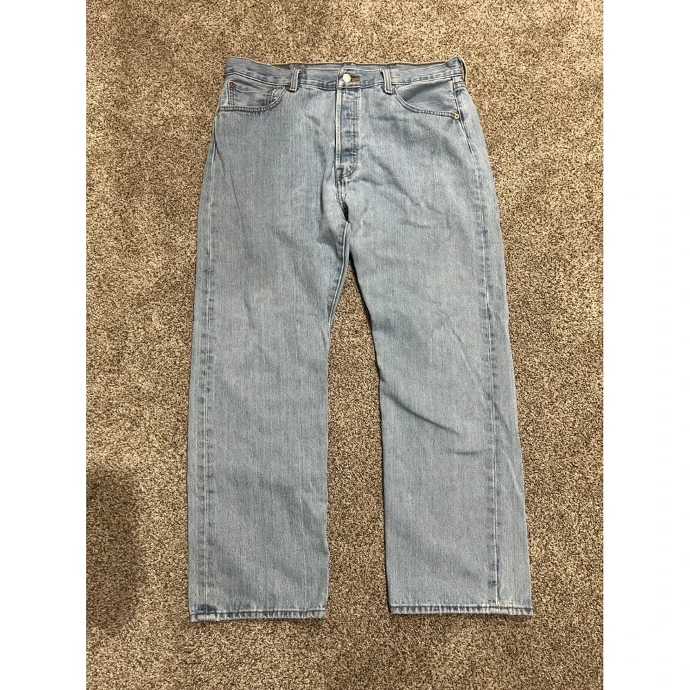 Levis 501 Original Fit Jeans Men 38x30 Light Wash Blue Denim Button Fly Straight